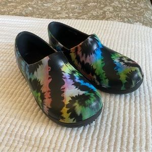 Crocs tie dye women’s size 6 neria pro